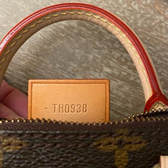 LOUIS VUITTON Mini Speedy w Strap - Picture 10 of 13